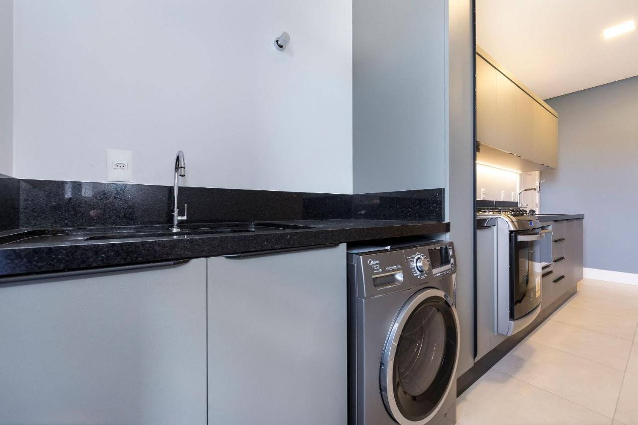 Adra 301 - Apartamento no centro de Bombinhas - Rooftop com piscina e academia - À poucos metros da praia Esterno foto