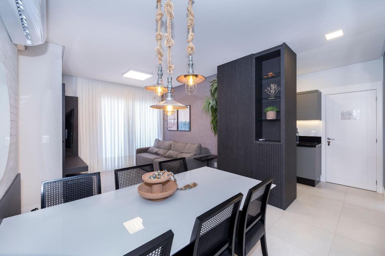 Adra 301 - Apartamento no centro de Bombinhas - Rooftop com piscina e academia - À poucos metros da praia Esterno foto