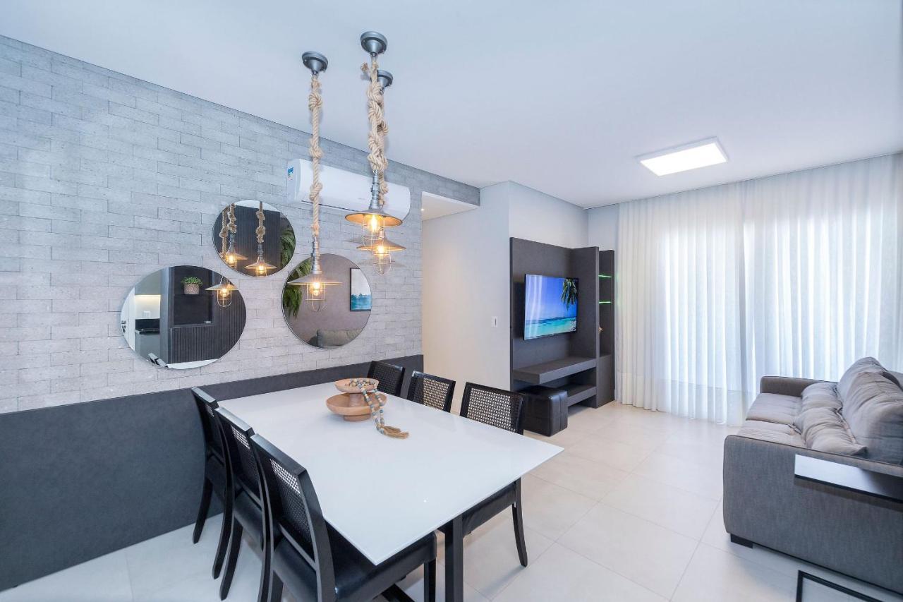 Adra 301 - Apartamento no centro de Bombinhas - Rooftop com piscina e academia - À poucos metros da praia Esterno foto
