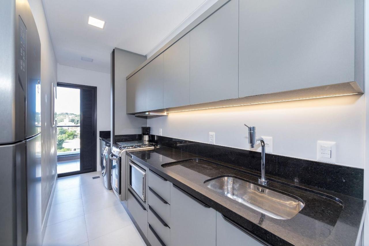 Adra 301 - Apartamento no centro de Bombinhas - Rooftop com piscina e academia - À poucos metros da praia Esterno foto