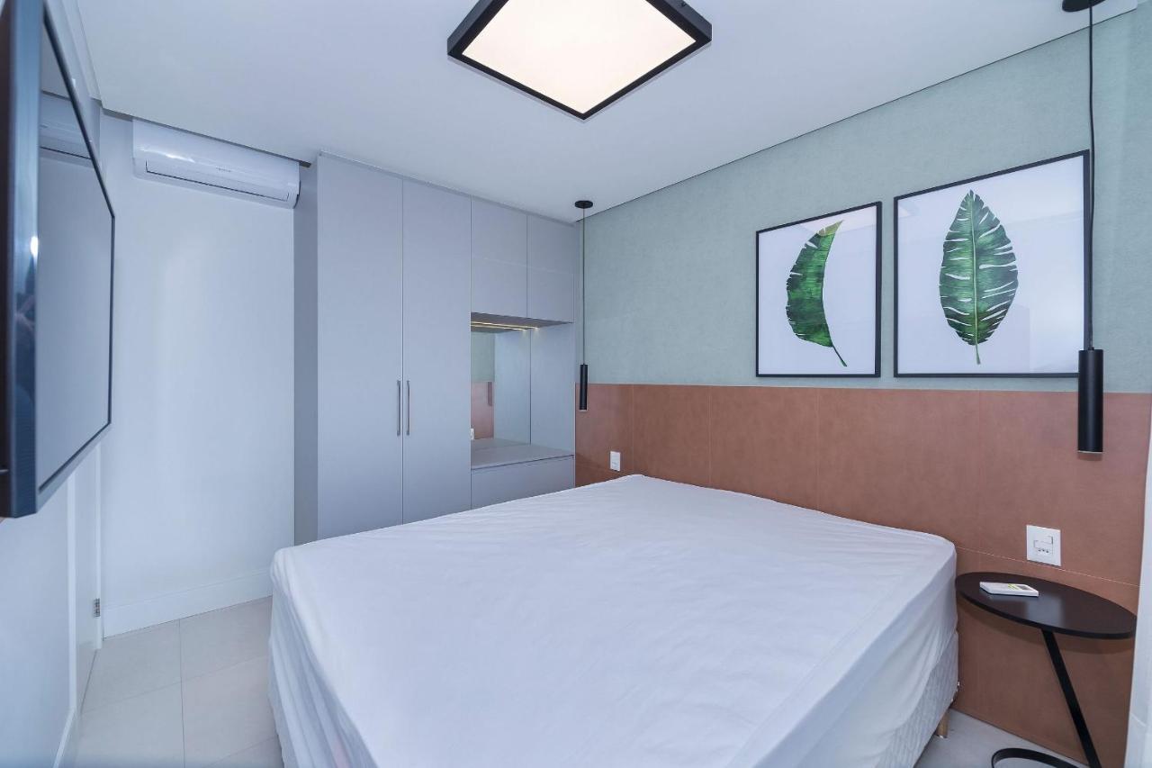 Adra 301 - Apartamento no centro de Bombinhas - Rooftop com piscina e academia - À poucos metros da praia Esterno foto