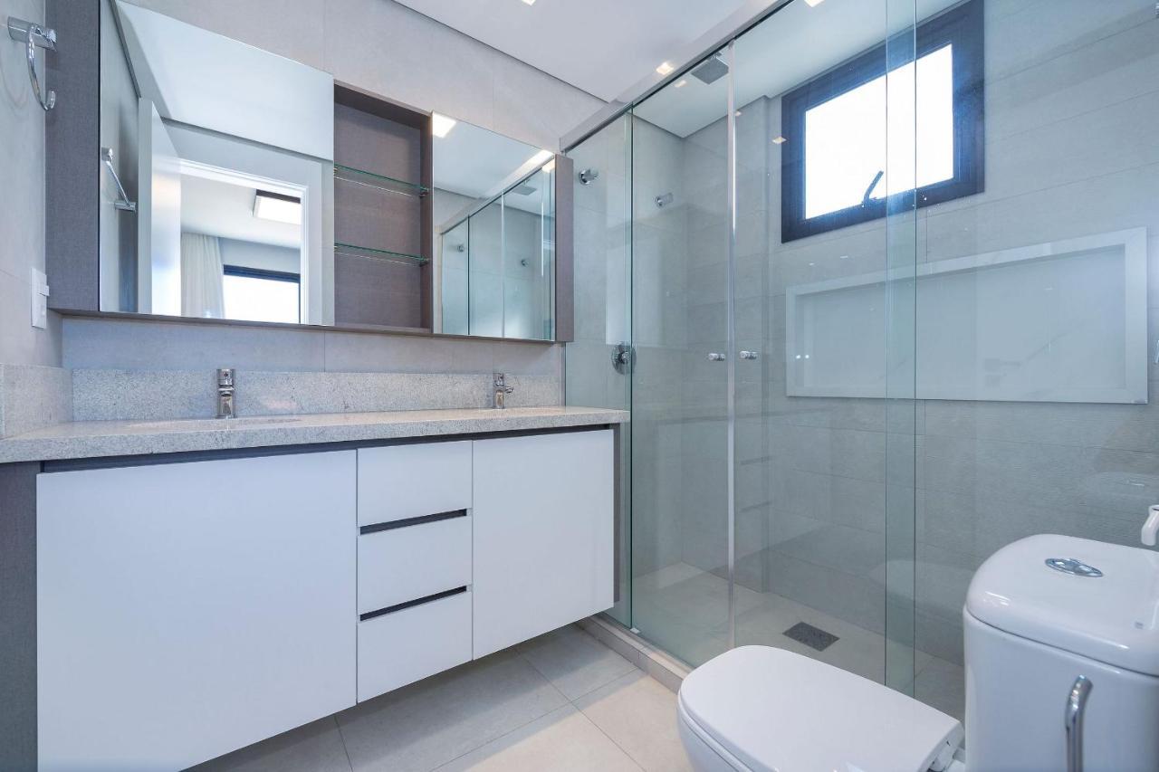 Adra 301 - Apartamento no centro de Bombinhas - Rooftop com piscina e academia - À poucos metros da praia Esterno foto