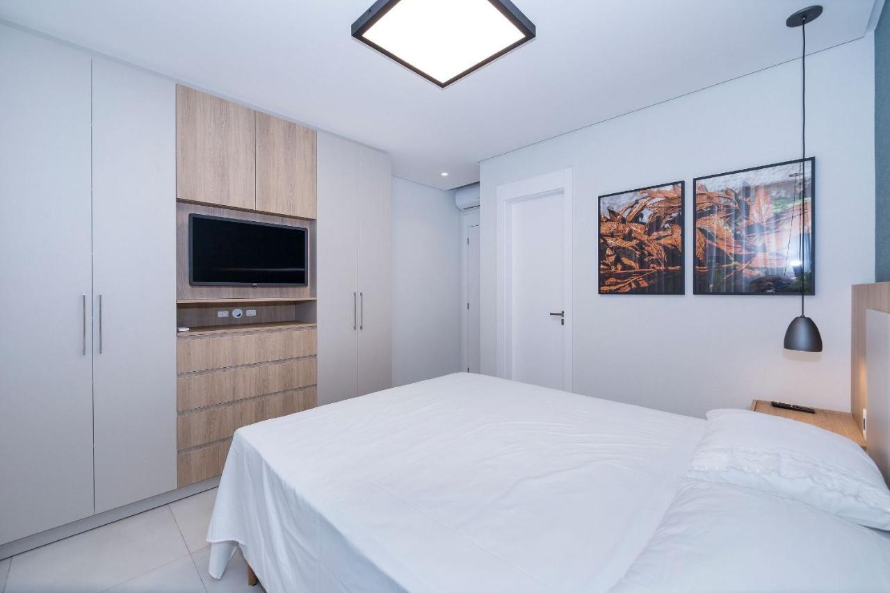 Adra 301 - Apartamento no centro de Bombinhas - Rooftop com piscina e academia - À poucos metros da praia Esterno foto