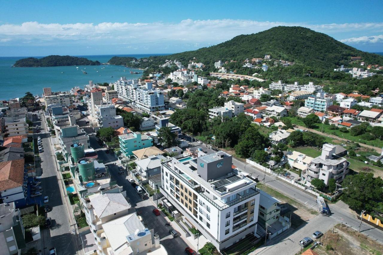Adra 301 - Apartamento no centro de Bombinhas - Rooftop com piscina e academia - À poucos metros da praia Esterno foto