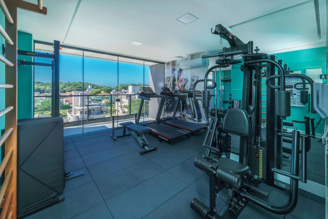 Adra 301 - Apartamento no centro de Bombinhas - Rooftop com piscina e academia - À poucos metros da praia Esterno foto
