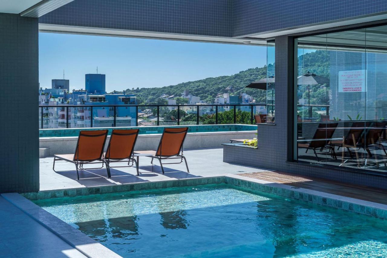 Adra 301 - Apartamento no centro de Bombinhas - Rooftop com piscina e academia - À poucos metros da praia Esterno foto