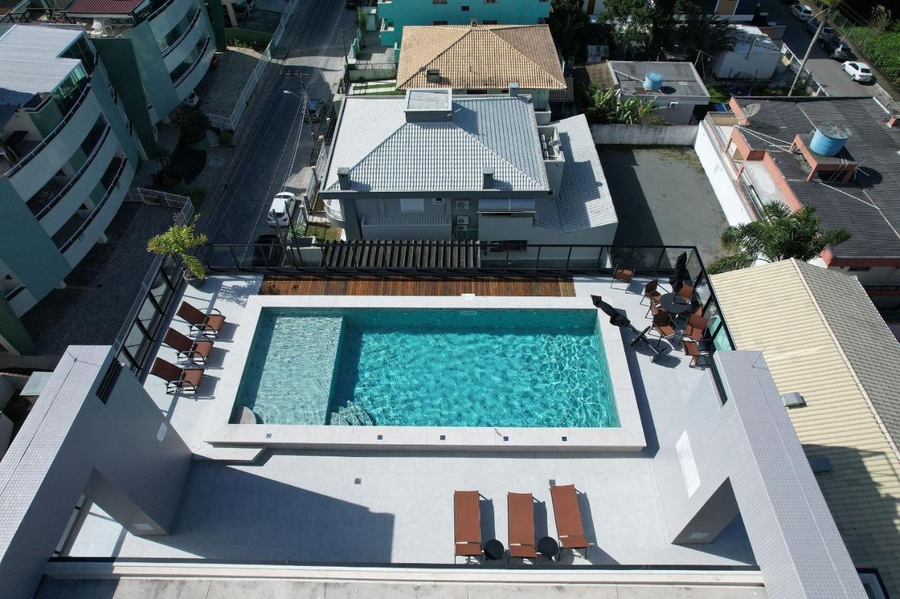 Adra 301 - Apartamento no centro de Bombinhas - Rooftop com piscina e academia - À poucos metros da praia Esterno foto