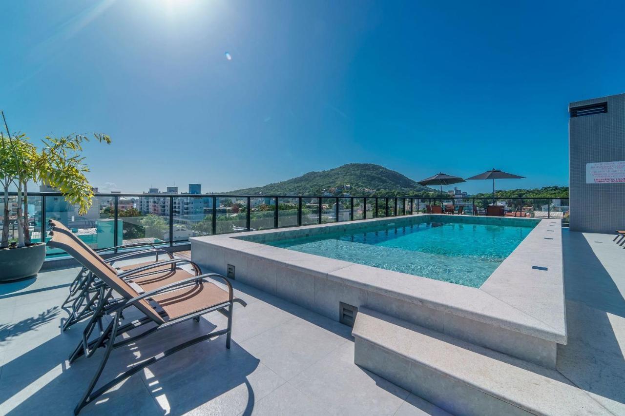 Adra 301 - Apartamento no centro de Bombinhas - Rooftop com piscina e academia - À poucos metros da praia Esterno foto