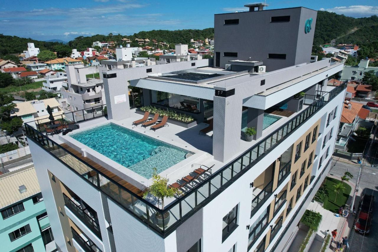Adra 301 - Apartamento no centro de Bombinhas - Rooftop com piscina e academia - À poucos metros da praia Esterno foto